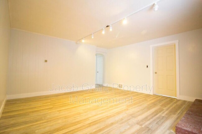 Foto del edificio - 2210 St Clair Rd