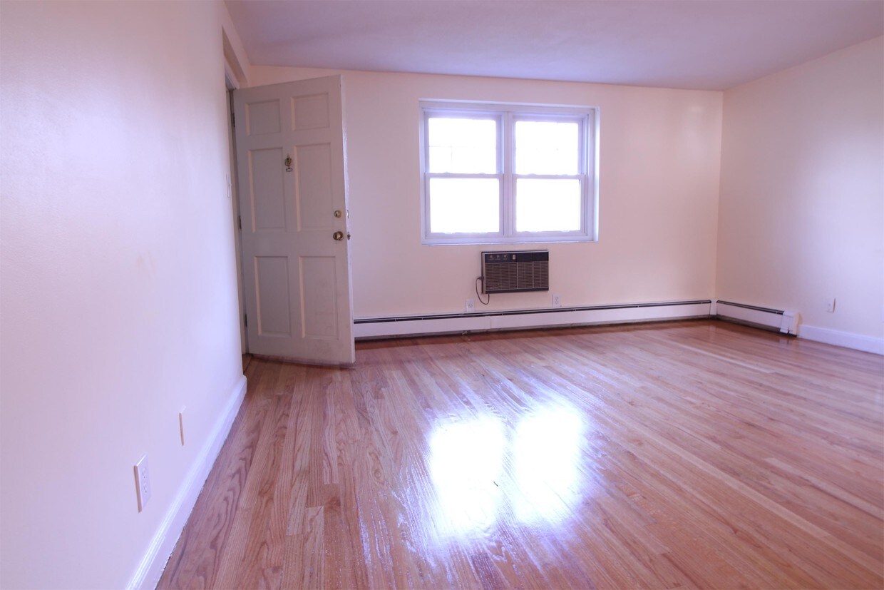 131 Emerson Gardens Rd, Lexington, MA 02420 Townhome Rentals in