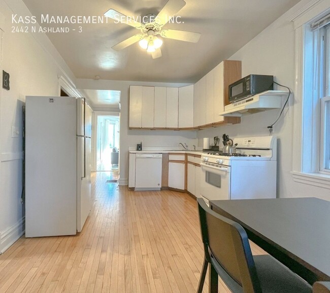 Building Photo - Spacious 2 bedroom 1 bath with Dishwasher,...