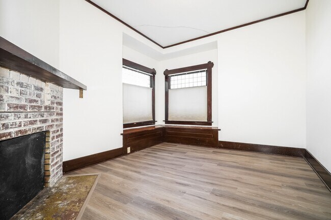 Foto del edificio - Charming Updated North Everett Craftsman Home w/ ADU Disclosure + Utility Credit