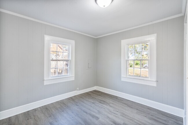 Foto del edificio - 611 E Main St