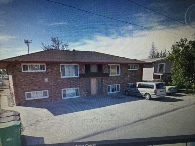 Fachada de un edificio de cuatro apartamentos - 1000 10th Ave NW
