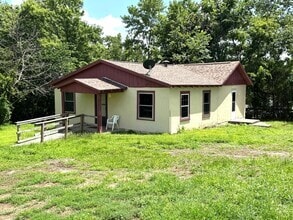 Building Photo - 108 E 43rd St
