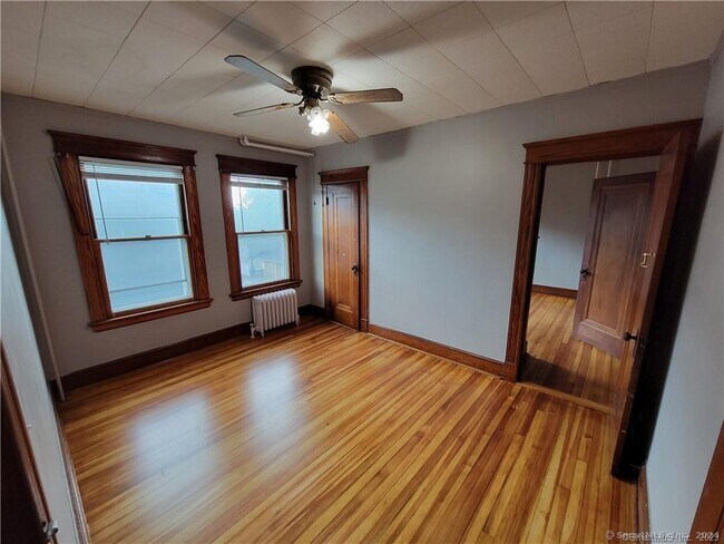 Building Photo - 393 Highland Ave