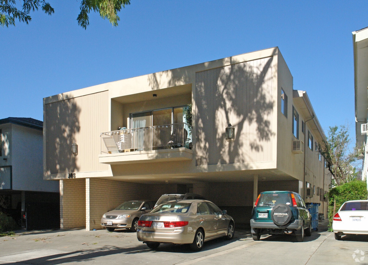 Building Photo - 905 S Bedford St