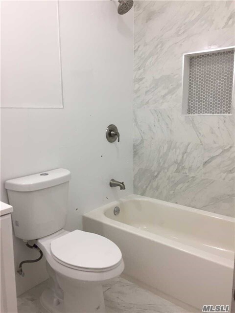 Foto del edificio - 581 Logan St