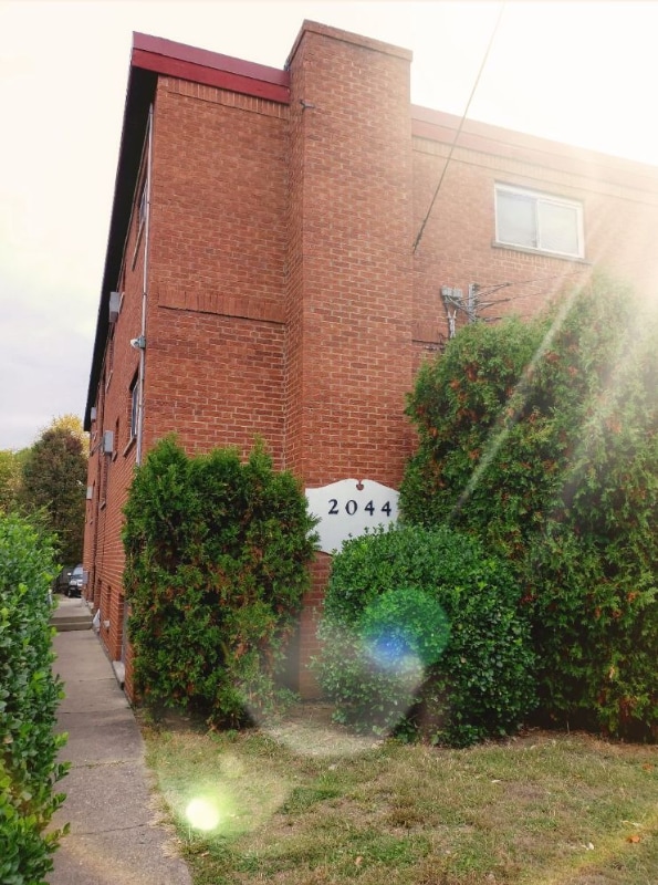 Primary Photo - 2044 Mills Ave