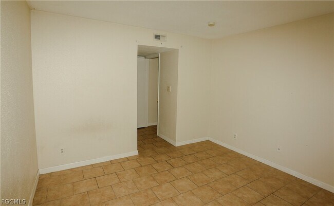 Foto del edificio - 2835 Winkler Ave