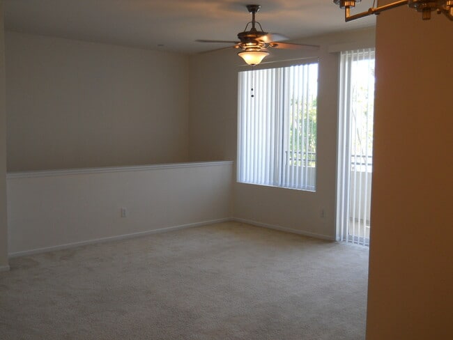 Foto del edificio - Beautiful 2 bedroom 2 bath town home plus ...