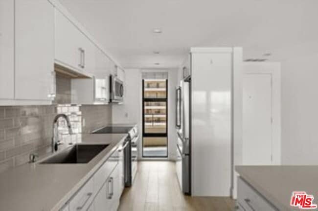 Building Photo - 4316 Marina City Dr