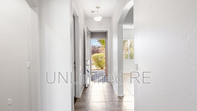 Building Photo - 6737 E Hetley Pl