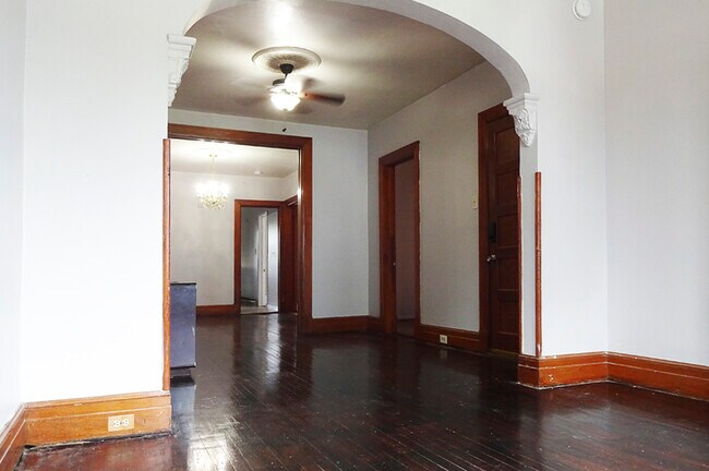 Building Photo - 318 1st St