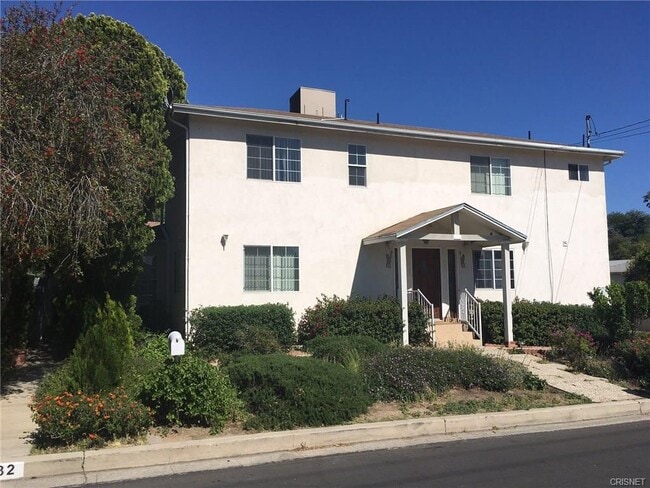 Building Photo - 10832 Encino Ave