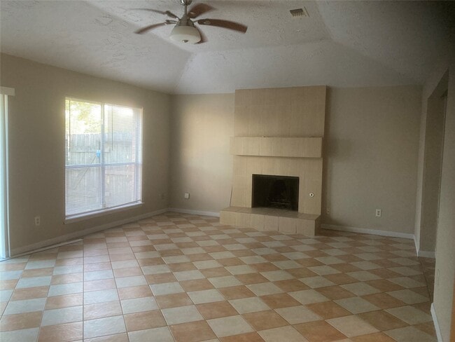 Building Photo - 303 Fair Oak Ct