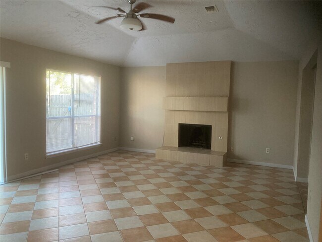 Foto del edificio - 303 Fair Oak Ct