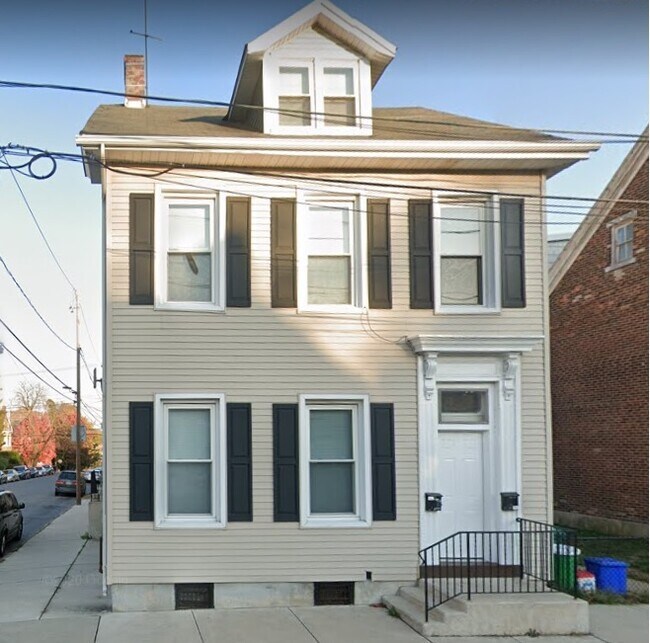 Building Photo - 438 3rd Ave
