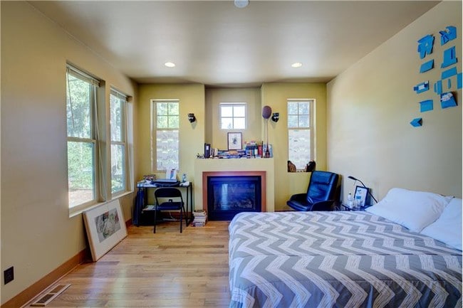 Building Photo - 10516 20th Ave NE