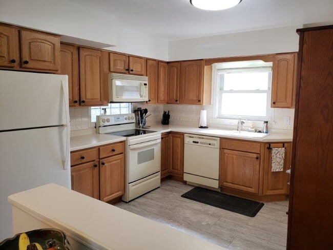 Building Photo - 7410 Beechwood Dr