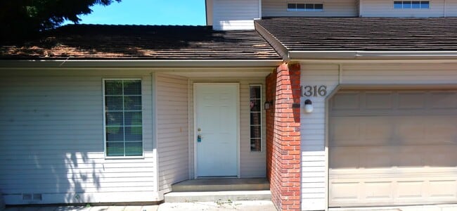 Building Photo - 1316 Robinswood Ct