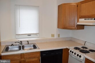 Building Photo - 944 Byers Ave