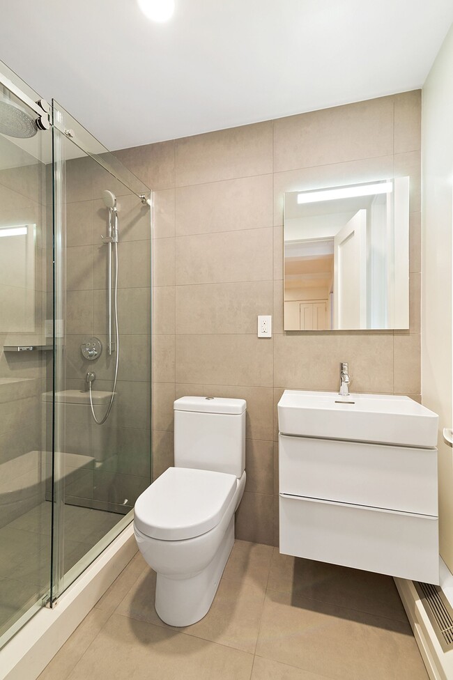 Foto del edificio - 301 E 21st St