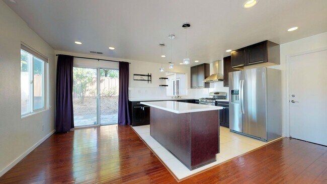 Building Photo - 405 Birkhaven Pl