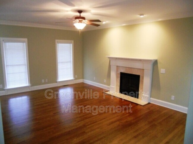 Building Photo - 642 Cedar Ridge Dr