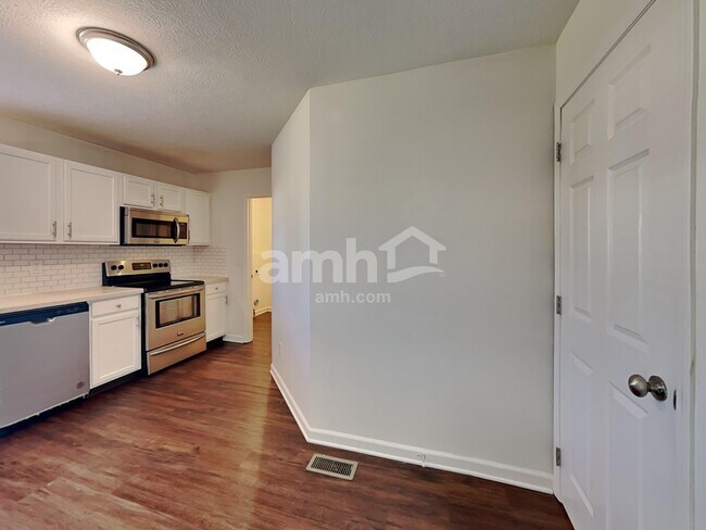 Building Photo - 2021 Belmont Dr