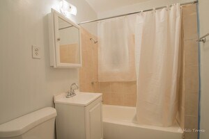Bath - 4453 S Wood St