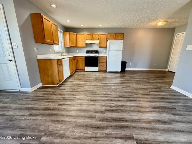 Building Photo - 2650 Lindsay Ave