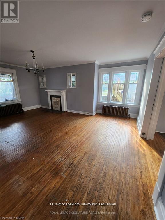 Building Photo - 323 Queenston St