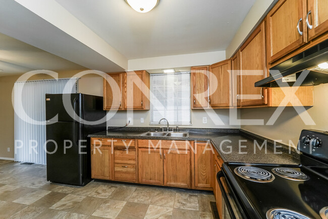 Building Photo - Just a few minutes from Winton Woods park