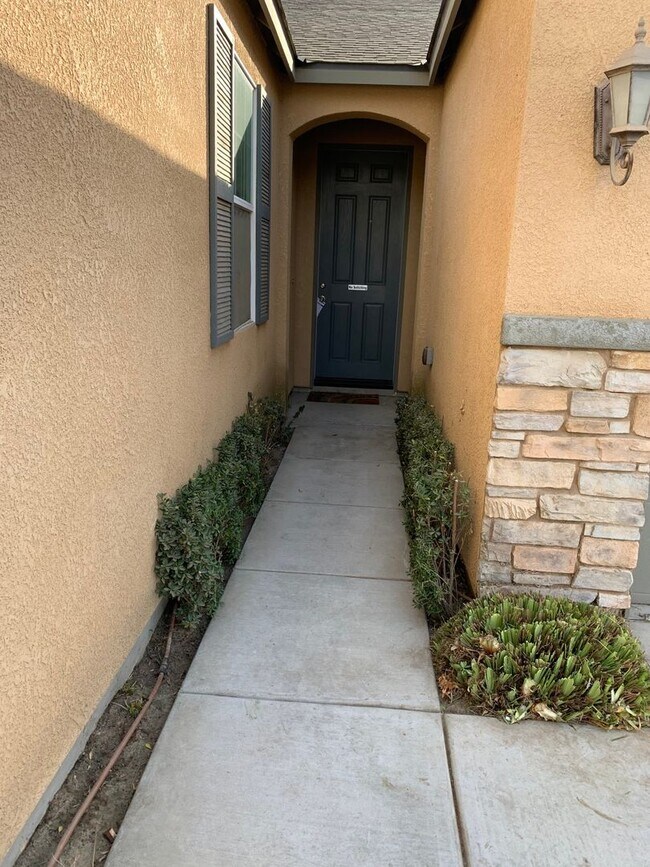Foto del edificio - 4 Bedroom 2 Bath Home