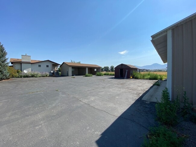 Building Photo - Large Payson Family Home With 5 Acres