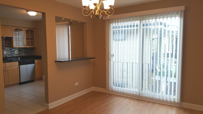 Foto del edificio - 10440 Mason Ave