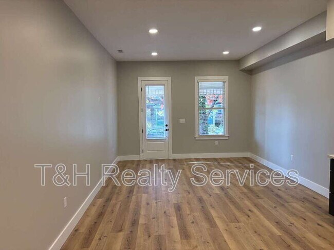 Building Photo - 529 N Highland Ave