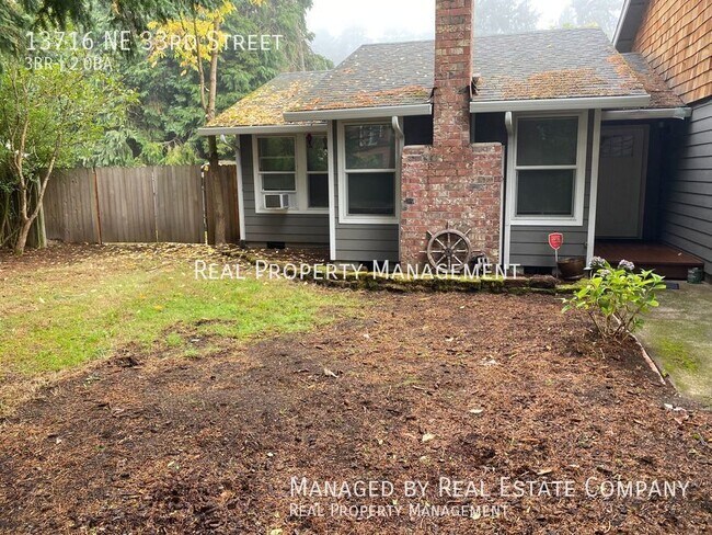 Building Photo - Cozy 3 bedroom house with old-fashioned Fi...