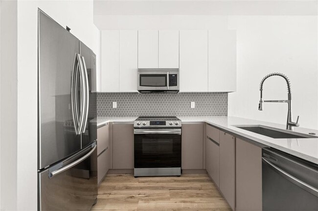 Building Photo - 1155 Custer Ave SE