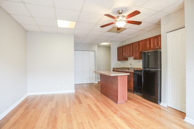 Building Photo - 5326 S Cornell Ave