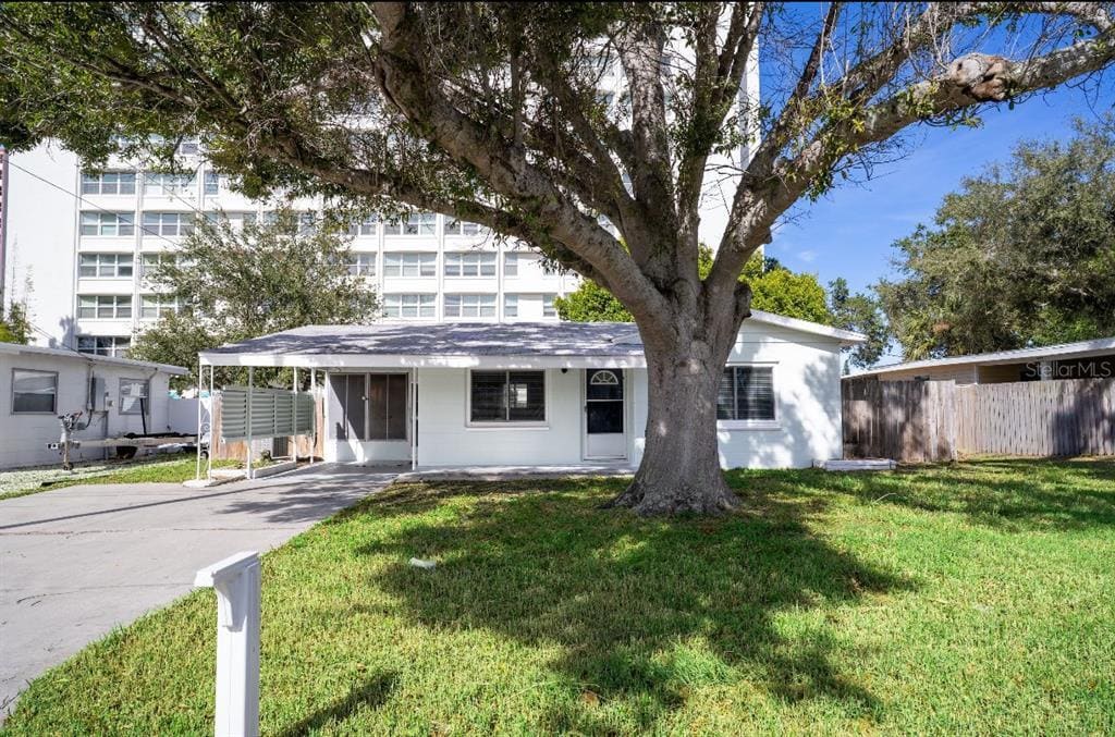 Foto principal - 6741 Hibiscus Ave S