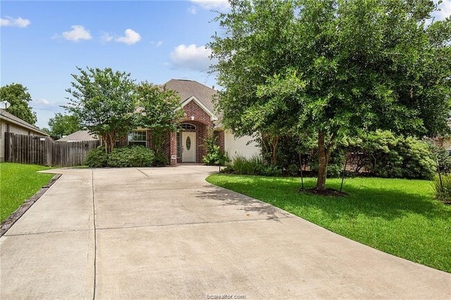 Photo - 2419 Newark Cir House