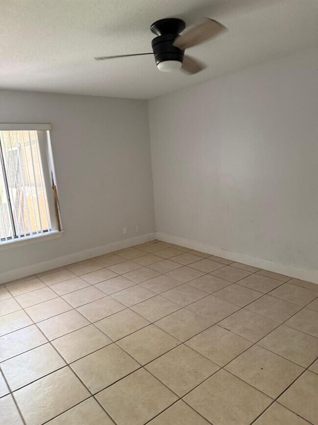 Foto del edificio - 1216 Periwinkle Pl