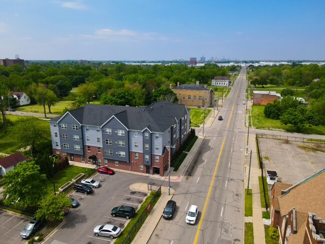 Building Photo - Lakewood Manor