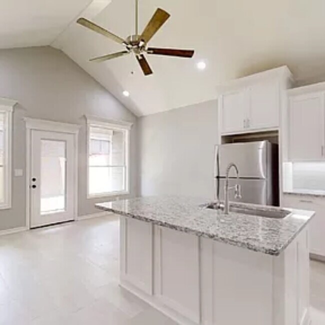 Foto del edificio - 308 shahan st unit C