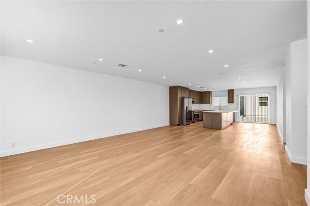 Foto del edificio - 18225 Chatsworth St