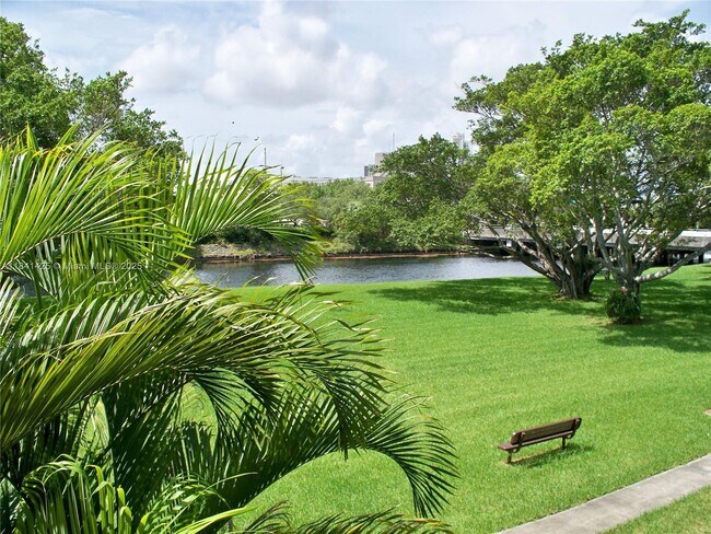 Foto del edificio - 8325 SW 72nd Ave