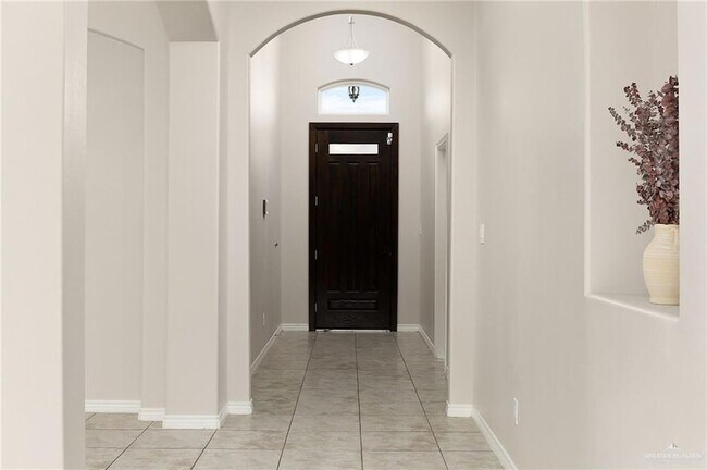 Building Photo - 5524 Xenops Ave