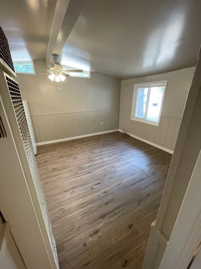 Foto del edificio - 905 Lapham Dr