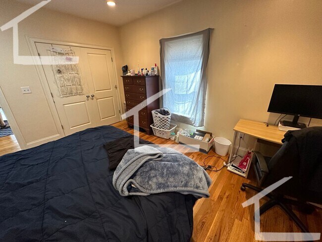 Foto del edificio - Gorgeous 4 Bed Next to Murray Field Available 9/1/2026