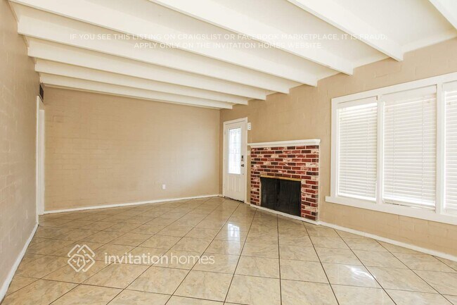 Building Photo - 1046 E Indianola Ave